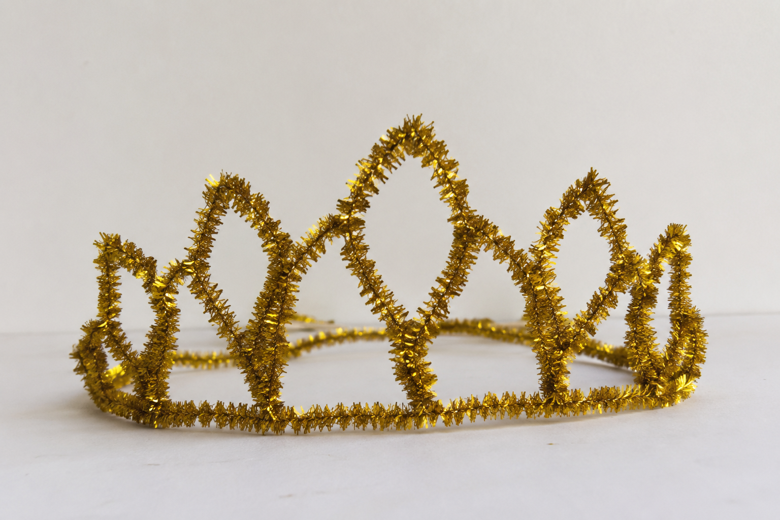 Gold Tinsel Pipe Cleaners 6mm 24pk